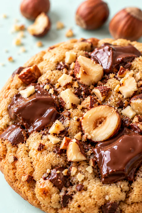 Cookie noisette, gros plan sur les éclats
